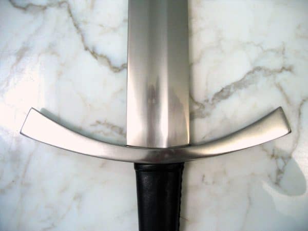 Klassinen keskiaikainen miekka