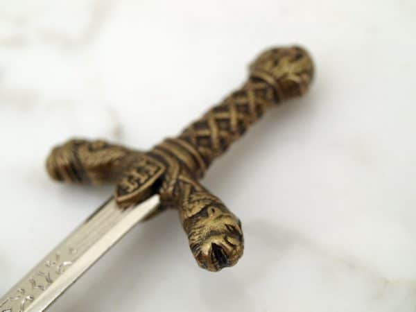 Rikhard Leijonamielen miekka –kirjeenavaaja