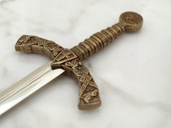 Temppeliherrain miekka –kirjeenavaaja