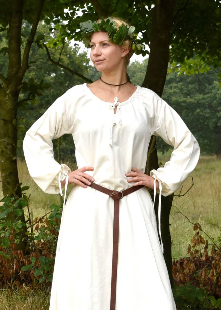 https://irongatearmory.com/wp-content/uploads/2020/03/12800200-Medieval-dress-with-adjustable-neckline_13.jpg