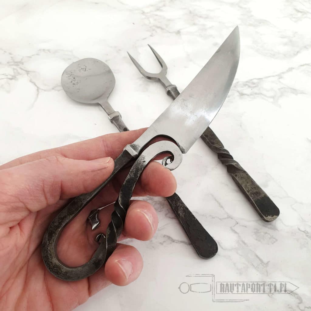 https://irongatearmory.com/wp-content/uploads/2021/04/MHR-K1812-Cutlery-Set-with-Black-Suede-Leather-Bag_01.jpg