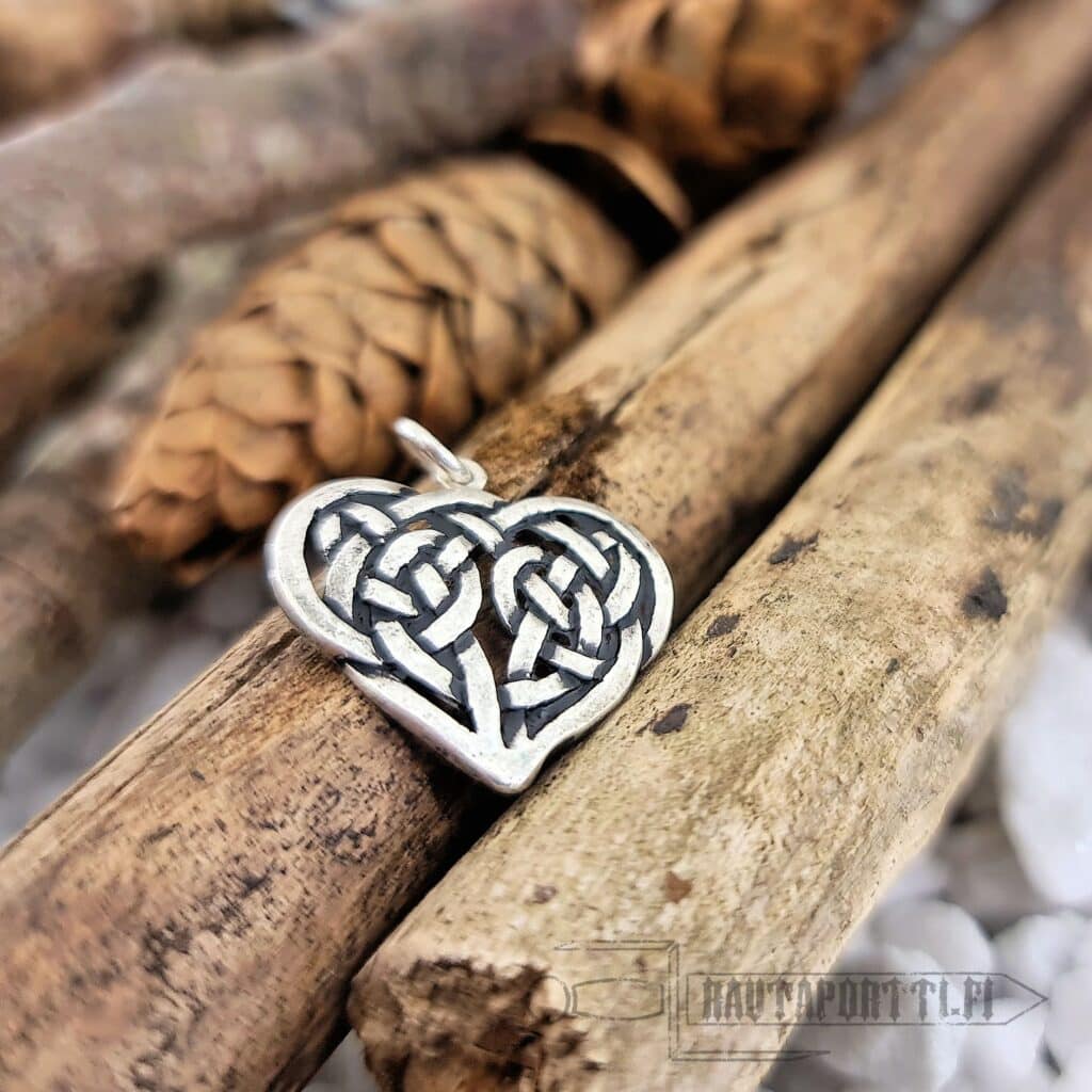 Heart Celtic Knot Pendant Necklace, Celtic Heart Pendant, Trinity Knot  Heart Necklace, Love Knot Charm, Woman's Heart Necklace, Celtic Knot