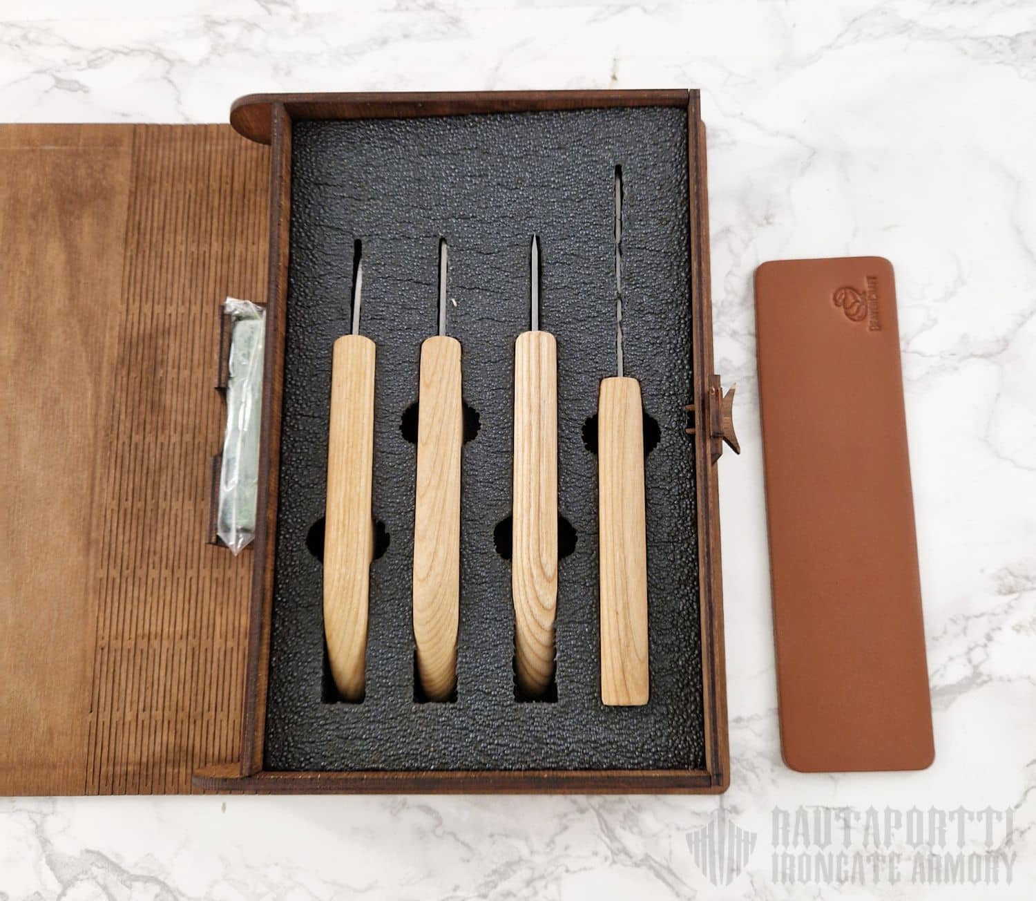Woodcarving Starter Set - 4 Basic Knives in Book Case - Image 3